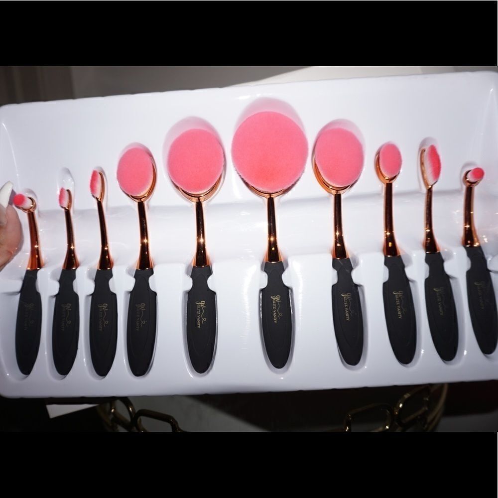 Pink & Rose Gold 10 piece Oval Brushes